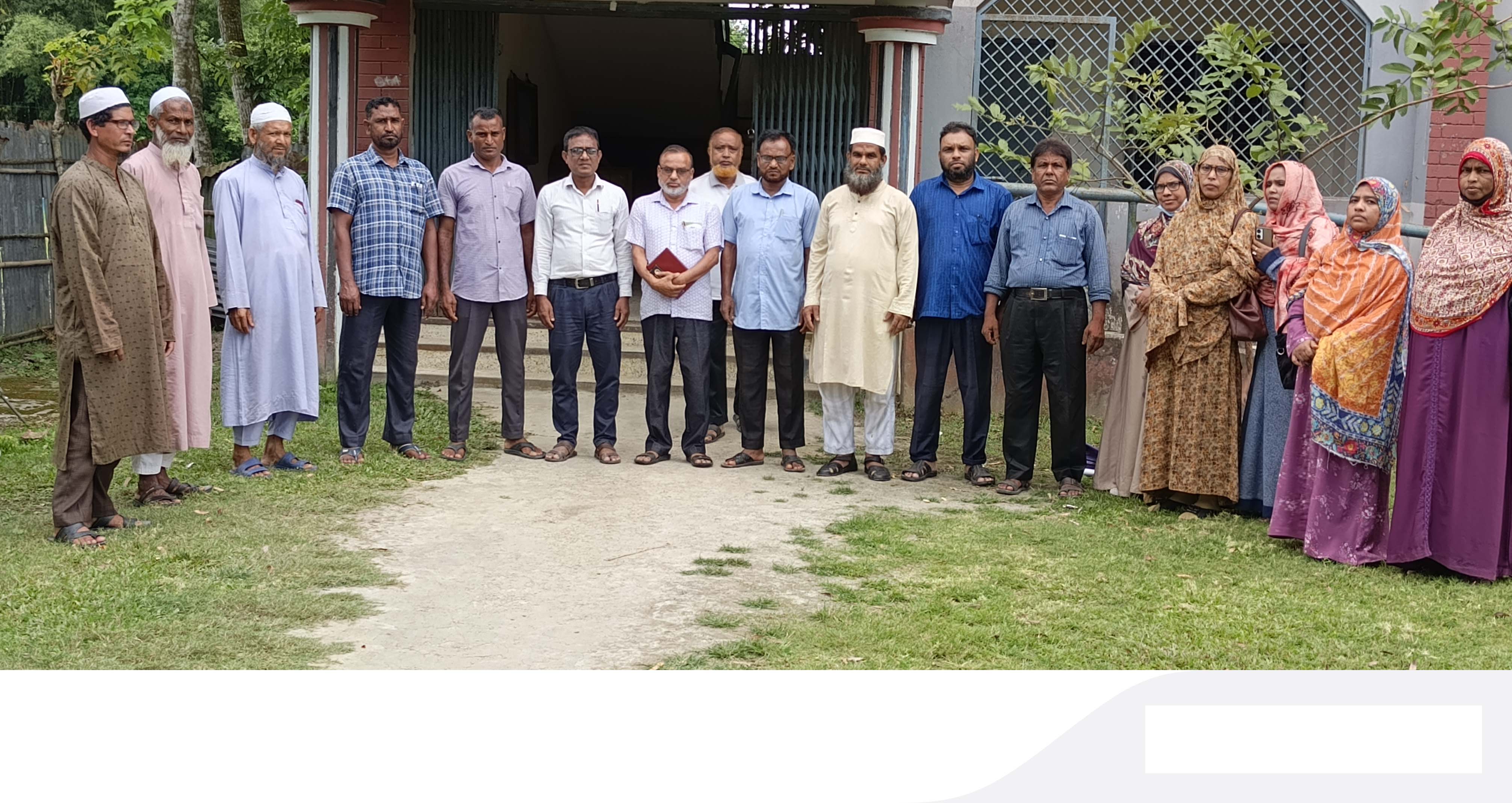 মাইলস্টোন স্কুল এন্ড কলেজের বিমান দুঘটনায়,যে সকল শিক্ষার্থী মারা গেছেন তাদের জন্য দাড়িয়ে এক মিনিট নিরবতা পালন।